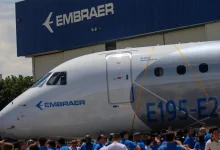 A Embraer, líder da indústria aeroespacial brasileira, apresentou sua tecnologia e produtos mais recentes no Paris Air Show, destacando sua inovação e capacidade de produzir aeronaves de alta qualidade e segurança.