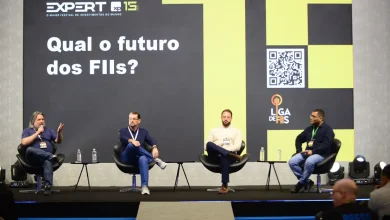 Especialistas em FIIs discutem desafios regulatórios e perspectivas positivas do mercado diante da força do IFIX. Análise sobre resiliência, diversificação e impacto de políticas públicas.