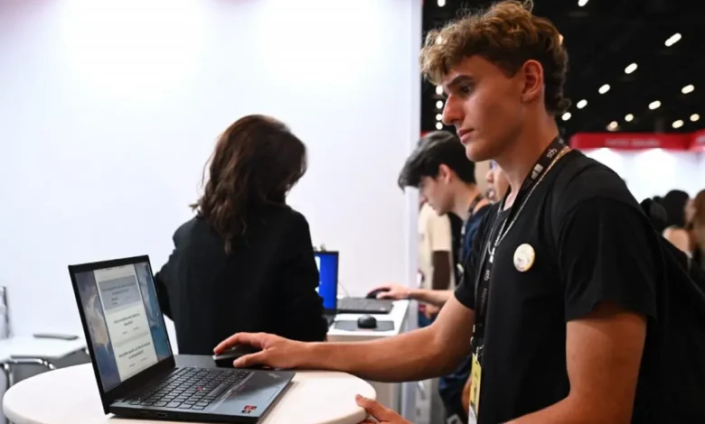 Inscrições para cursos profissionalizantes gratuitos do Qualifica SP fecham em dois dias. 1.100 vagas em disputa; três turnos diários para atender às necessidades dos participantes.