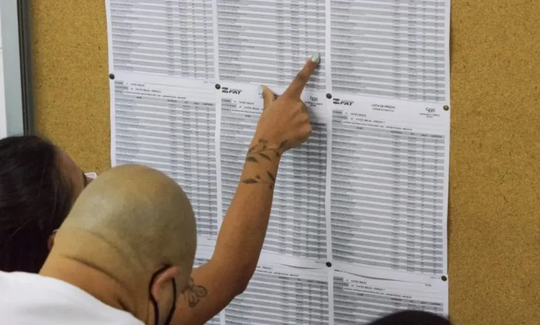 Aula final! Fatec anuncia classificação do vestibular para segunda-feira, 14. Jovens classificados receberão primeira convocação para matrículas. Entrega de documentos e matrícula ocorrem entre 15 e 17 de julho.