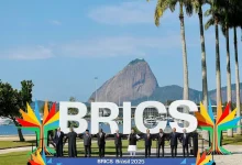 Declaração do BRICS no Rio causa polêmica: Lula condena ataques da Ucrânia à Rússia, omitindo crimes russos contra civis ucranianos, gerando reações divididas entre especialistas e observadores internacionais.