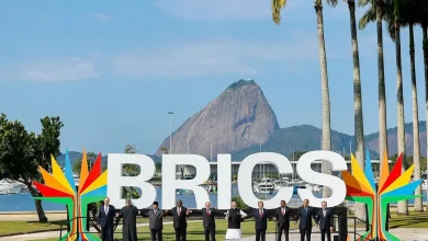 Declaração do BRICS no Rio causa polêmica: Lula condena ataques da Ucrânia à Rússia, omitindo crimes russos contra civis ucranianos, gerando reações divididas entre especialistas e observadores internacionais.