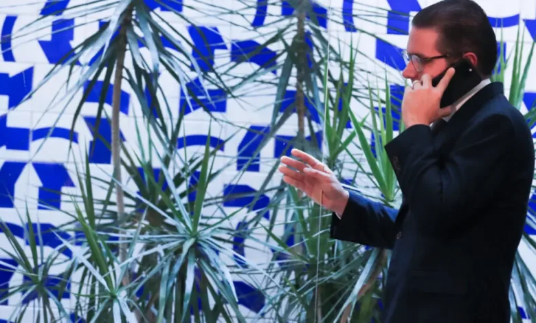 Hugo Motta: seis meses à frente da Câmara entre aproximações, desgastes e desafios para 2026 1 Hugo Motta completa seis meses à frente da Câmara em meio a aproximações com o STF, negociações com o governo Lula e desgaste com a oposição. Desafios como a polarização política e a disputa pelo apoio parlamentar se intensificam em direção às eleições de 2026.