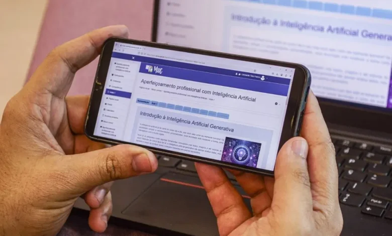 Novo curso online gratuito sobre inteligência artificial, oferecido pelo Centro Paula Souza, prepara profissionais para o mercado de trabalho em um cenário cada vez mais digitalizado, promovendo inclusão e desenvolvimento de habilidades no Brasil.