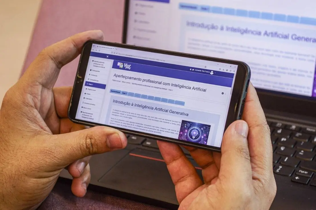Novo curso online gratuito sobre inteligência artificial, oferecido pelo Centro Paula Souza, prepara profissionais para o mercado de trabalho em um cenário cada vez mais digitalizado, promovendo inclusão e desenvolvimento de habilidades no Brasil.