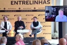 Russo Alexander Dugin fala sobre cooperação BRICS e criação de uma ordem global livre de influências ocidentais, ao lado de personalidades como Glenn Greenwald e Pepe Escobar, no evento comemorativo dos 10 anos do BRICS.