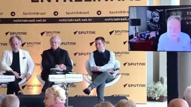 Russo Alexander Dugin fala sobre cooperação BRICS e criação de uma ordem global livre de influências ocidentais, ao lado de personalidades como Glenn Greenwald e Pepe Escobar, no evento comemorativo dos 10 anos do BRICS.
