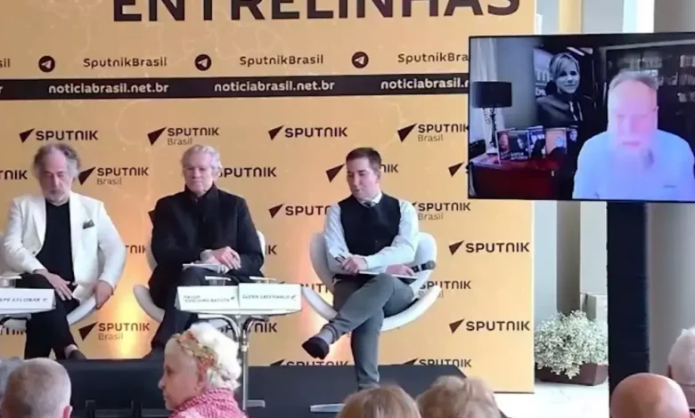 Russo Alexander Dugin fala sobre cooperação BRICS e criação de uma ordem global livre de influências ocidentais, ao lado de personalidades como Glenn Greenwald e Pepe Escobar, no evento comemorativo dos 10 anos do BRICS.