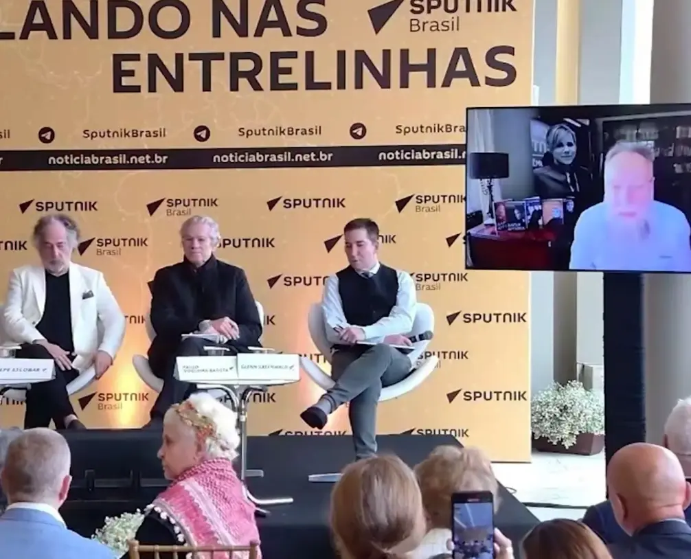 Russo Alexander Dugin fala sobre cooperação BRICS e criação de uma ordem global livre de influências ocidentais, ao lado de personalidades como Glenn Greenwald e Pepe Escobar, no evento comemorativo dos 10 anos do BRICS.