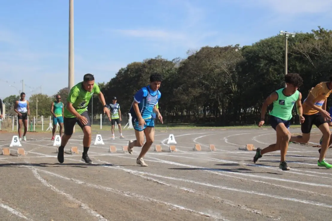 Botucatu venceu Bauru em disputa acirrada nos Jogos Regionais, conquistando o bicampeonato! Com apenas 20 pontos de diferença, a cidade celebra a força e o talento dos atletas que se destacaram em diversas modalidades.