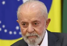 Brasil busca diálogo e negociação com EUA após tarifas unilaterais. Reafirma soberania nacional e democracia, mas mantém disposição para discutir questões comerciais. Prioriza fortalecer a relação econômica histórica entre os dois países.