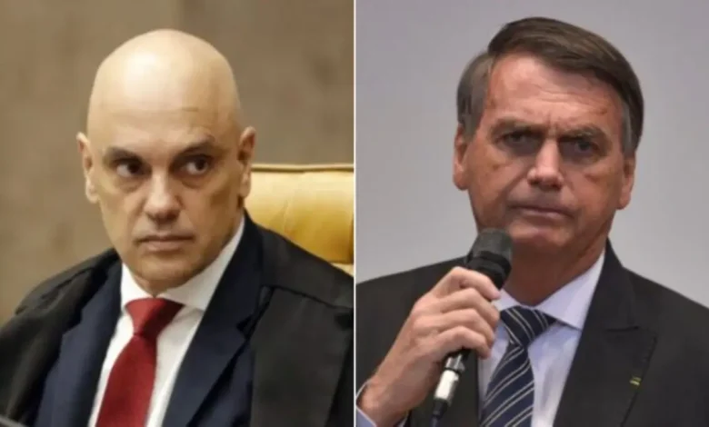 Jurista André Marsiglia critica decisão de Alexandre de Moraes no STF que, segundo ele, censura o ex-presidente Jair Bolsonaro. Marsiglia argumenta que a determinação sobre a utilização de trechos de declarações de Bolsonaro pode resultar em sua prisão, criando um "efeito inibidor" à liberdade de expressão.