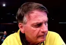 A pré-candidatura de Michelle e Carlos Bolsonaro ao Senado Federal e Santa Catarina, respectivamente, gera expectativas e temores sobre a concentração de poder e influência na família do presidente Jair Bolsonaro, que pode impactar o cenário político brasileiro.