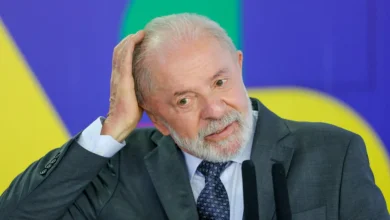 O presidente Lula enfrenta crise de confiança após rejeição de proposta de aumento do IOF no Congresso Nacional, revelando fragilidade da base parlamentar e implicações para a estabilidade do governo e economia do país.