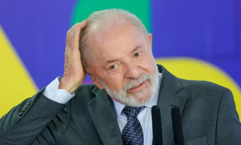O presidente Lula enfrenta crise de confiança após rejeição de proposta de aumento do IOF no Congresso Nacional, revelando fragilidade da base parlamentar e implicações para a estabilidade do governo e economia do país.