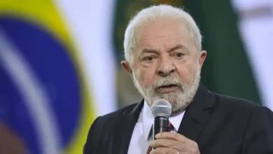 Presidente Lula critica decisão do governo Trump de revogar vistos de ministros do Supremo Tribunal Federal, considerando medida inaceitável e ameaça à independência do STF e ao sistema jurídico brasileiro.