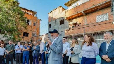 Visita do ex-presidente Lula à Favela do Moinho suscita questionamentos. Escolha da ong responsável é considerada estranha, com suspeitas de ligações com o PCC e motivações políticas ou de visibilidade.