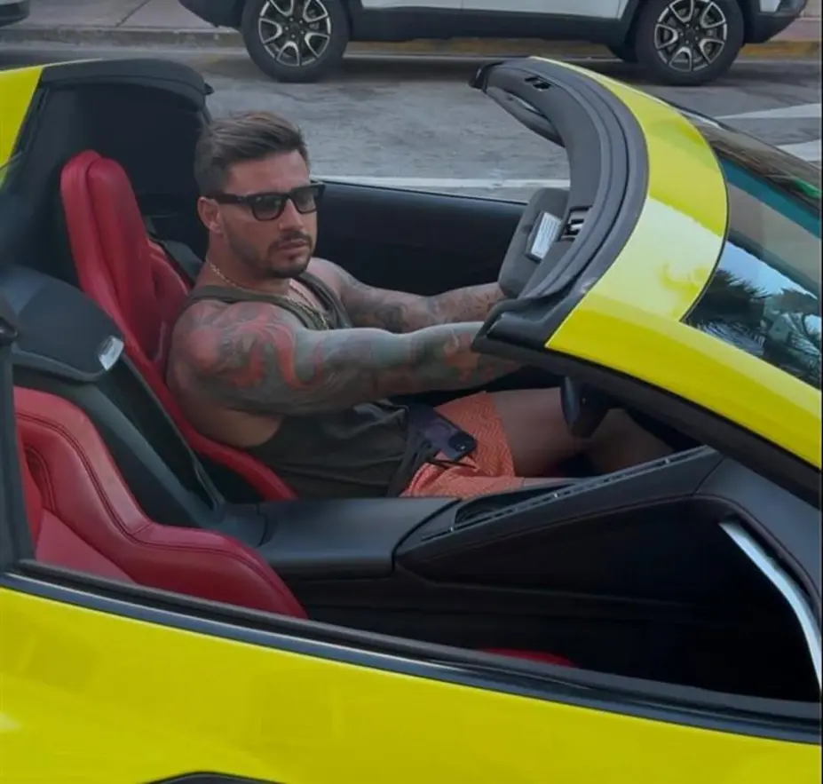 Assassinato de Rodrigo Ponce: polícia investiga crime em Guarulhos, empresário de sucesso encontrado morto dentro de seu Porsche, enquanto a sociedade brasi