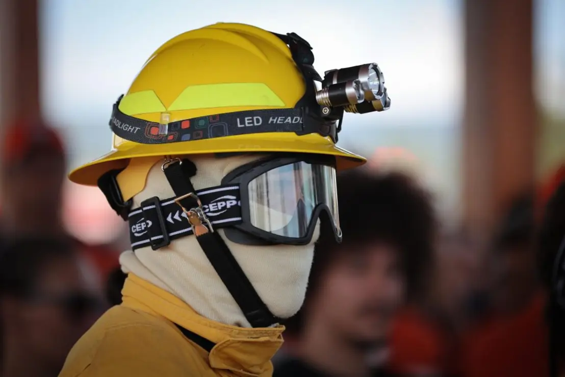 A Defesa Civil do Estado de São Paulo entregou kits de estiagem da Operação São Paulo Sem Fogo, contendo equipamentos essenciais para combater incêndios e proteger a população, em áreas de vegetação, garantindo a segurança dos combatentes e a eficácia do combate.