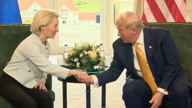 Trump anuncia acordo comercial histórico com a União Europeia, reduzindo tarifas e impulsionando investimentos em energia e defesa. O acordo, considerado o maior já firmado entre os dois blocos, precisa da aprovação dos Estados-membros da UE.