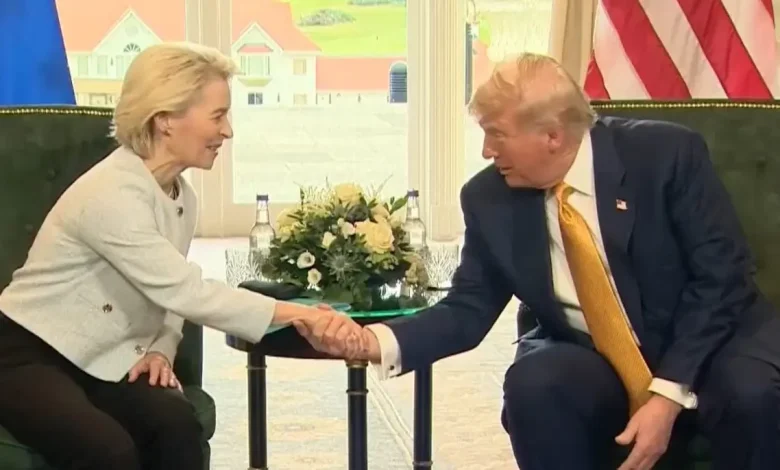 Trump firma acordo comercial histórico com a União Europeia 1 Trump anuncia acordo comercial histórico com a União Europeia, reduzindo tarifas e impulsionando investimentos em energia e defesa. O acordo, considerado o maior já firmado entre os dois blocos, precisa da aprovação dos Estados-membros da UE.