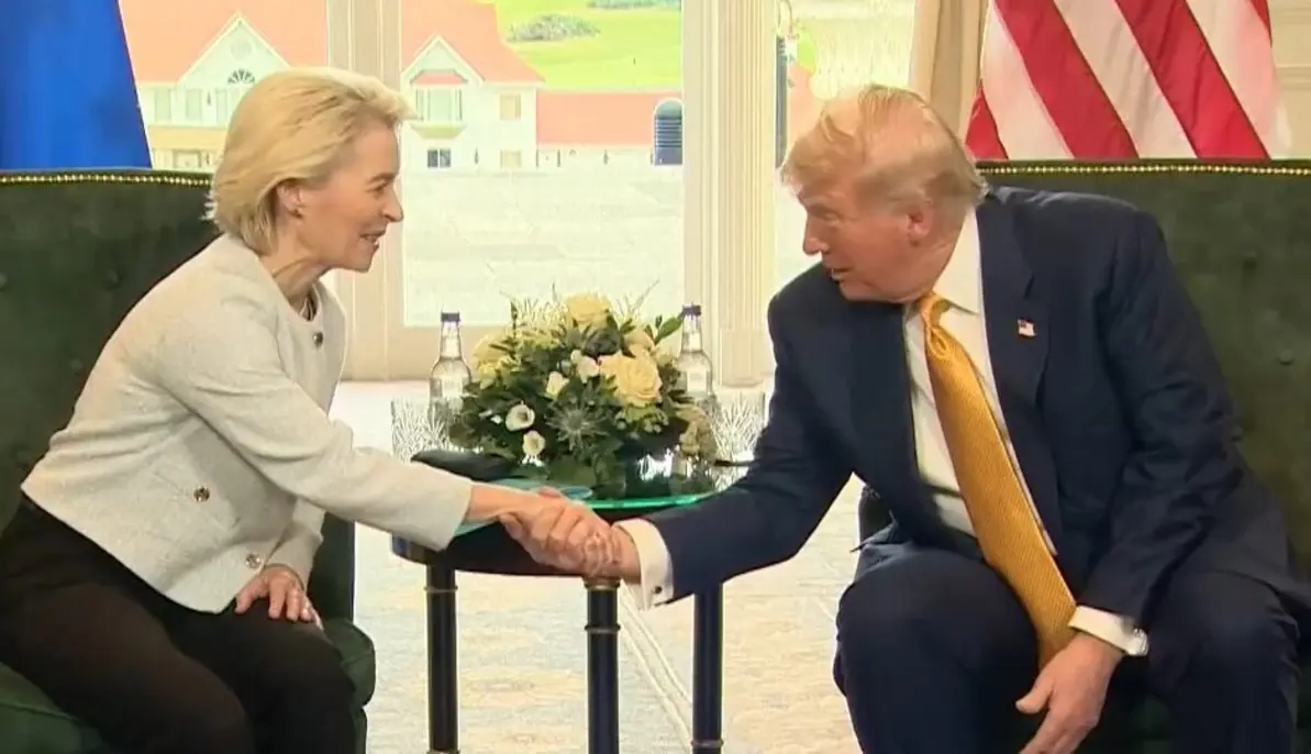Trump anuncia acordo comercial histórico com a União Europeia, reduzindo tarifas e impulsionando investimentos em energia e defesa. O acordo, considerado o maior já firmado entre os dois blocos, precisa da aprovação dos Estados-membros da UE.