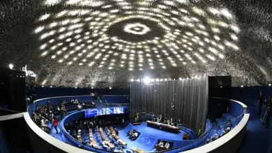 Senado Federal mantém sigilo por 100 anos de registros do lobista "Careca do INSS", envolvido no escândalo da "Farra do INSS". A decisão, baseada na proteção de dados pessoais, foi tomada após solicitação do Metrópoles. Câmara dos Deputados não possui registros do lobista.