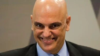 O ministro da Justiça e Cidadania, Alexandre de Moraes, decide manter decreto que reduz imposto sobre operações financeiras, gerando controvérsia entre Poderes da República e impactando mercado financeiro e opinião pública.