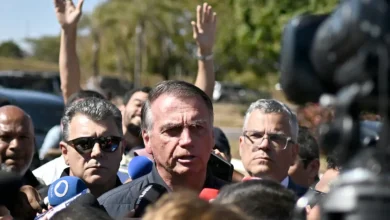 A Polícia Federal descarta o conteúdo do pen drive apreendido na residência do presidente Jair Bolsonaro, concluindo que não apresenta informações úteis para as investigações em curso, após análise minuciosa e exames técnicos.