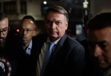 Ex-presidente Bolsonaro acusa setores de querer transformar o Brasil em ditadura, afirmando que buscam criar um ambiente de medo e incerteza para impor mudanças políticas e econômicas draconianas, limitando liberdade de expressão e privacidade.