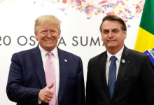 Trump reitera apoio a Bolsonaro em conversa sobre tarifas, mostrando profunda afinidade política e ideológica entre os líderes americanos e brasileiros, que se reflete na cooperação entre os EUA e o Brasil.