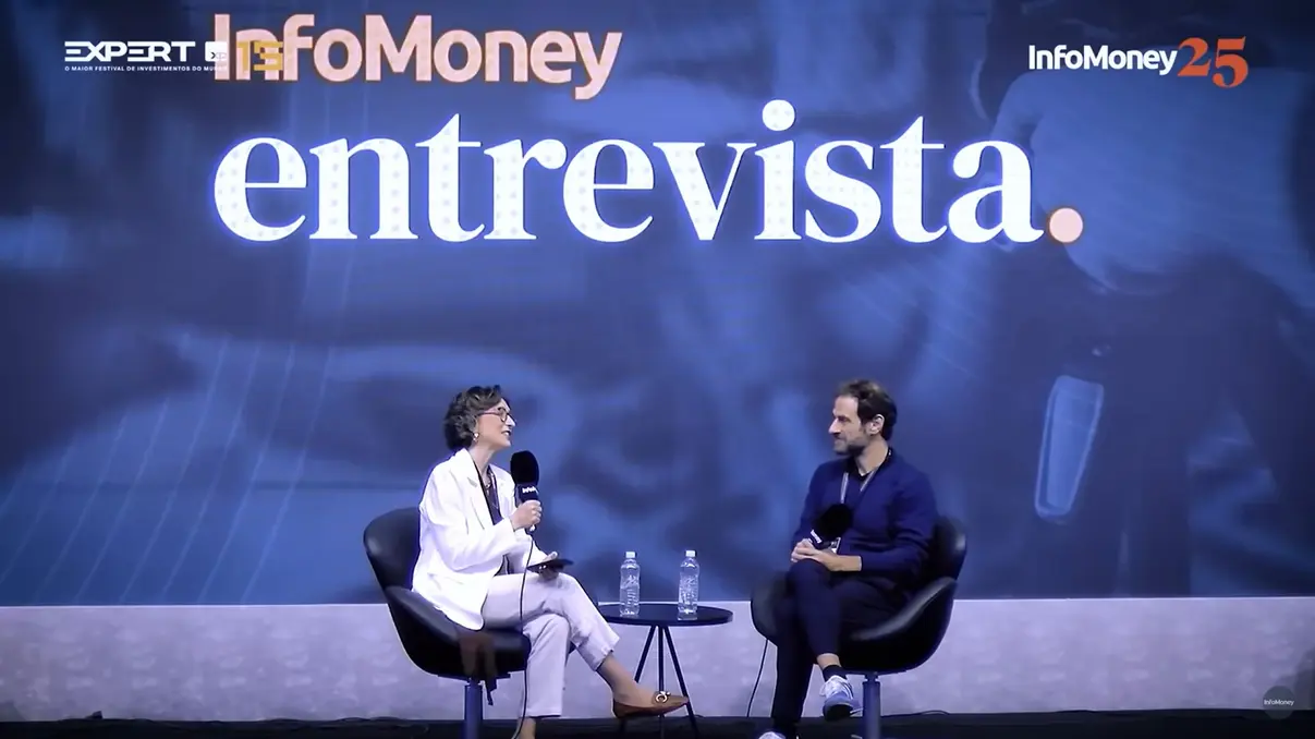 Caio Megale, economista-chefe da XP Investimentos, alerta sobre o risco de uma guerra comercial entre Brasil e EUA, destacando os impactos negativos para ambos os países, especialmente para o consumidor americano em caso de tarifas.