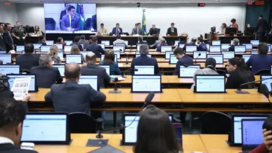 A proposta de reforma do imposto de renda, aprovada pela Comissão de Finanças, busca simplificar o sistema, reduzir carga tributária e melhorar a efetividade da arrecadação fiscal, beneficiando trabalhadores e pequenos empresários, e contribuindo para um crescimento mais sustentável da economia.