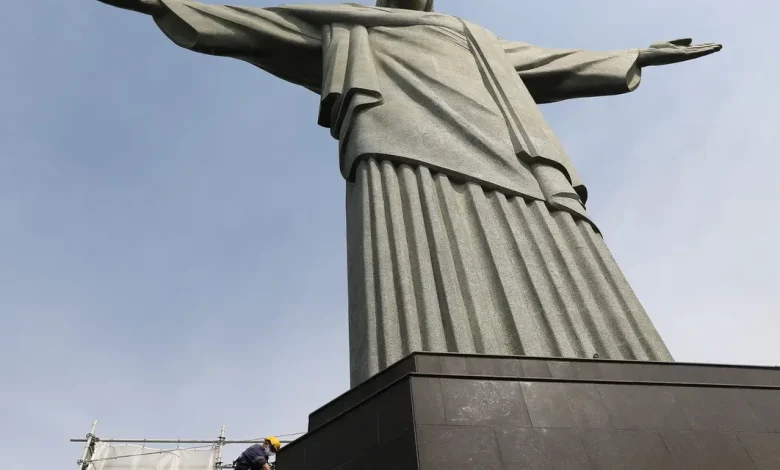 Terreno do Cristo Redentor Declaração da União 1 Justiça Federal declara terreno do Cristo Redentor propriedade da União. Decisão encerra disputa judicial com a Mitra Arquiepiscopal e abre caminho para revitalização do local.