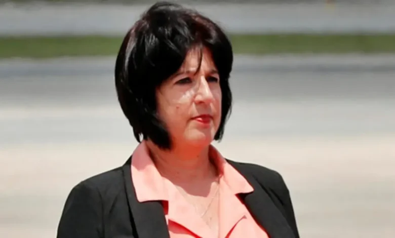 Ministro do Trabalho de Cuba desperta ira com declaração sobre pobreza e desemprego 1 Cuba's Labor Minister sparks outrage with statement on poverty and unemployment, saying financial assistance is only a temporary solution, not a comprehensive approach to addressing root causes.