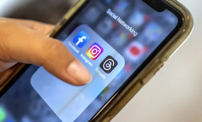 Meta Platforms suspende anúncios políticos, eleitorais e de temas sociais a partir de outubro devido a novas regras da UE sobre transparência em publicidade. A empresa argumenta que as regras prejudicam a experiência dos usuários e dos anunciantes, mas a UE investiga a Meta por falhas na contenção da desinformação.