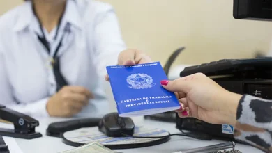 Secretaria de Desenvolvimento Econômico de São Paulo celebra o Dia do Recepcionista com programas de qualificação e vagas de emprego. Qualifica SP, PAT e Trampolim oferecem cursos gratuitos e oportunidades para ascensão profissional.