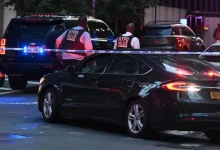 Tiroteio fatal em Manhattan: atirador visava sede da NFL, 4 mortos incluindo policial. Investigações apontam para nota do agressor aludindo à encefalopatia traumática crônica.