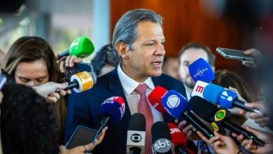 O ministro da Fazenda, Fernando Haddad, negou que o Congresso possa retaliar o governo caso recorra ao STF para manter o aumento do IOF, considerando medida necessária para garantir a estabilidade financeira do país.