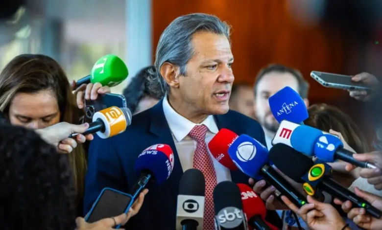 O ministro da Fazenda, Fernando Haddad, negou que o Congresso possa retaliar o governo caso recorra ao STF para manter o aumento do IOF, considerando medida necessária para garantir a estabilidade financeira do país.