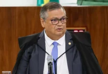 Brazilian politics marked by controversy: Supremo Tribunal Federal considers arquivement of action against Jair Bolsonaro, sparking debate on alleged US President Donald Trump's interference and possible coup attempt.
