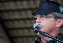 Defesa do general Mário Fernandes pede revogação da prisão preventiva ao STF, argumentando que as mesmas medidas cautelares aplicadas a Bolsonaro devem ser aplicadas a ele.