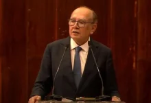 STF abre caminho para regulamentação de redes sociais sem decisão judicial prévia. Gilmar Mendes destaca avanço na legislação e possível impacto global. Discurso de ódio e crimes graves podem resultar em remoção imediata.