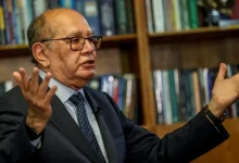Ameaça de bomba no campus da Faculdade de Direito da Universidade de Lisboa; polícia e serviços de segurança trabalham em estreita colaboração para garantir a segurança dos estudantes e funcionários; investigação em curso para apurar os fatos e prender os culpados.