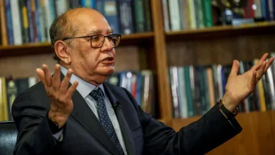 Ameaça de bomba no campus da Faculdade de Direito da Universidade de Lisboa; polícia e serviços de segurança trabalham em estreita colaboração para garantir a segurança dos estudantes e funcionários; investigação em curso para apurar os fatos e prender os culpados.