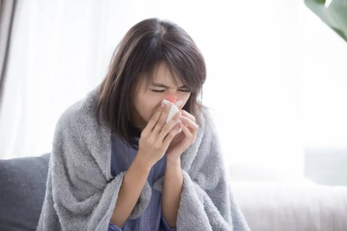 Prevenir infecções respiratórias no Brasil: dicas para manter a saúde em alta temporada de inverno, incluindo a importância da hidratação, evite ambientes fechados e lugares com concentração de pessoas, e se cuidar da saúde em geral.