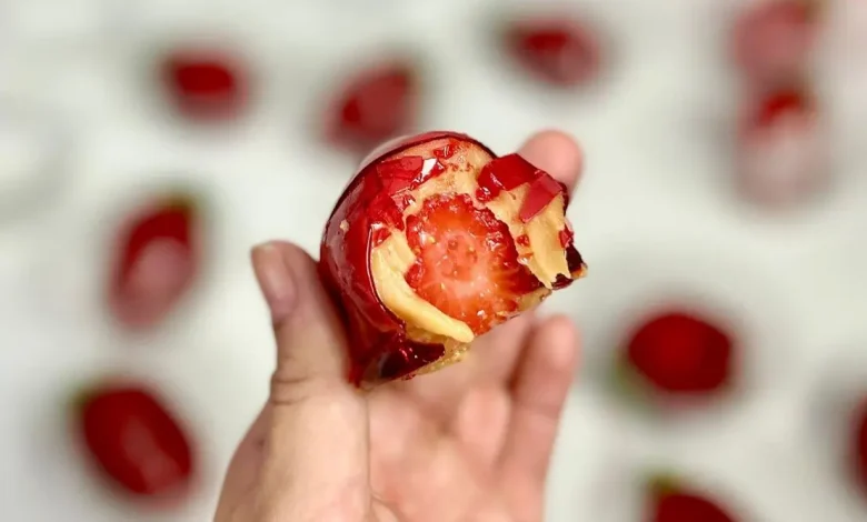 Morango do Amor: Explode em Pedidos no iFood 1 Doce "morango do amor" explode em pedidos no iFood. Aumento de 2300% em julho impulsionado por memes e redes sociais. A ascensão viral mostra o poder das plataformas digitais na criação de tendências de consumo.