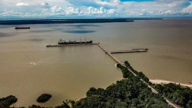 O governo de Belém implementa medida inédita para superar atrasos e críticas à logística da COP30, oferecendo 6 mil leitos em navios para participantes, garantindo acomodação adequada e reduzindo pressão na infraestrutura da cidade.