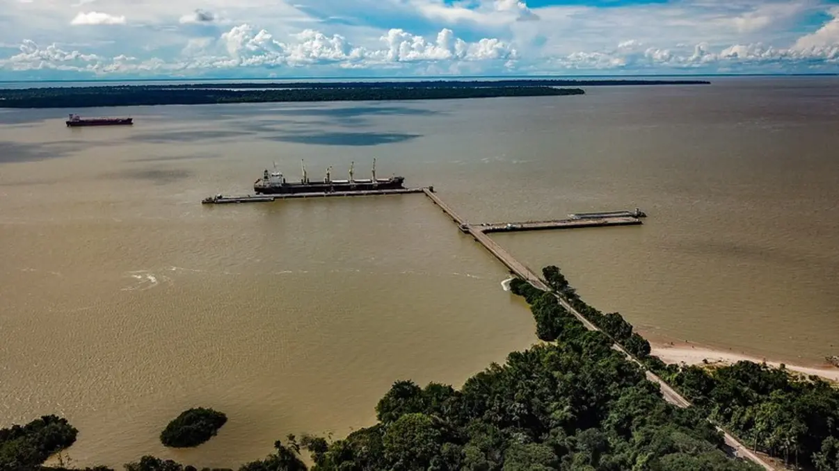 O governo de Belém implementa medida inédita para superar atrasos e críticas à logística da COP30, oferecendo 6 mil leitos em navios para participantes, garantindo acomodação adequada e reduzindo pressão na infraestrutura da cidade.