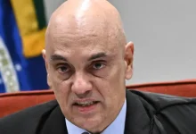 Sanções dos EUA ao ministro Alexandre de Moraes, baseadas na Lei Magnitsky, escalam a tensão entre Brasil e EUA. A justificativa de Trump inclui acusações de violações de direitos humanos e corrupção, além de tarifas sobre produtos brasileiros.
